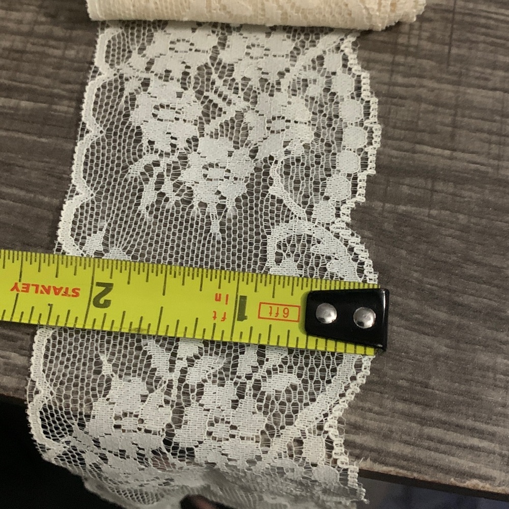 46 Yards of Assorted Flat Lace Fabric Bundle - Picture 6 of 9